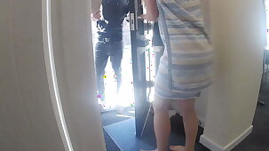 Recently Divorced Young Matriarch Flashes her Body to delivery boy