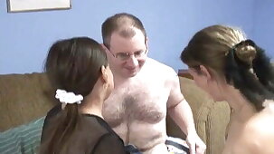 elderly couple parcelling teen girl – amateur porn