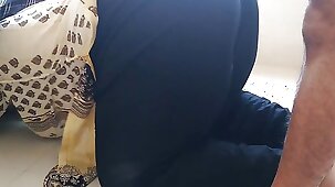 Desi Stepmom Gets Drawback While Sweeping Under The Bed Straight away Stepson Fucks Her And Cum Abroad Her Obese Ass - Family Sex