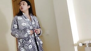 Invitation to snooze in friend's old lady house after being kicked out