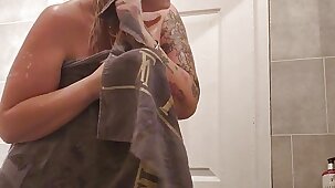 Hot Mom film's Herself getting fascinate enjoy the bath with an increment of getting ready